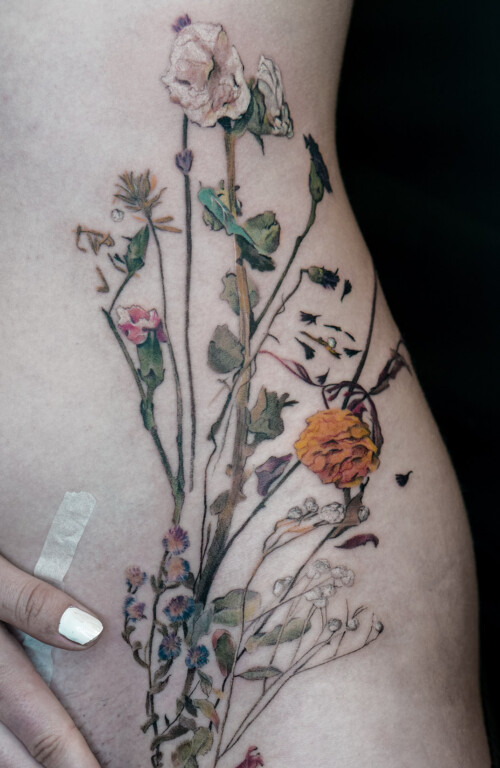 Tatuaż suszone kwiaty